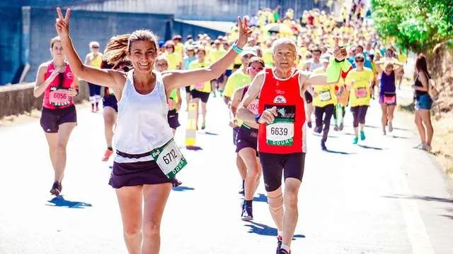 Female and male marathon runners
