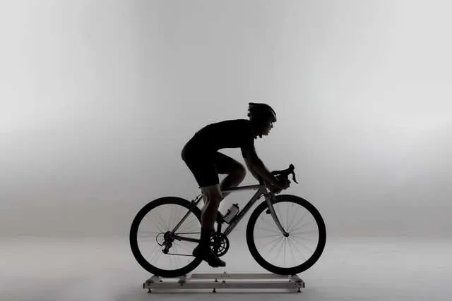Stretched riding position on road bikes