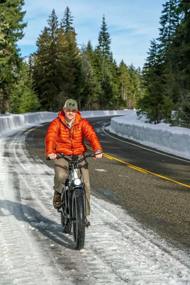 Himiway-fat-tire-bike-on-snow