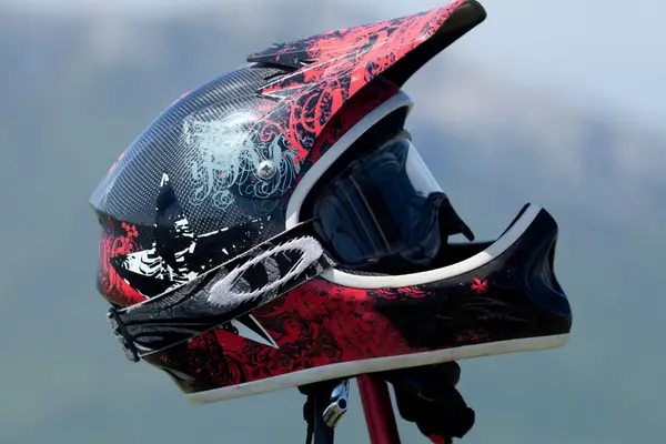 red-and-black-full-face-mtb-helmet
