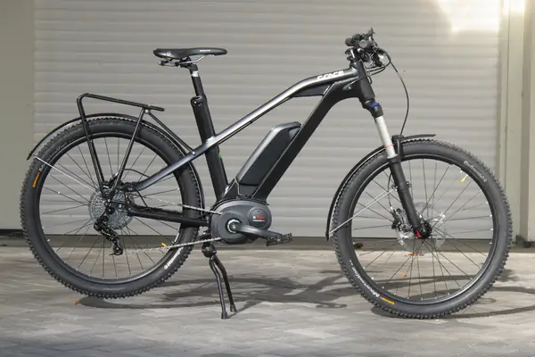 Black-ebike-with-bosch-mid-drive-motor