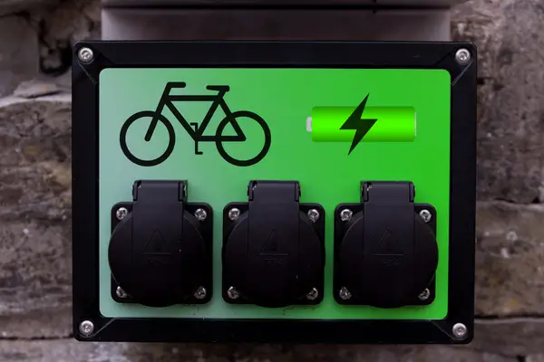 Outlet dashboard showing mains and ebike battery status